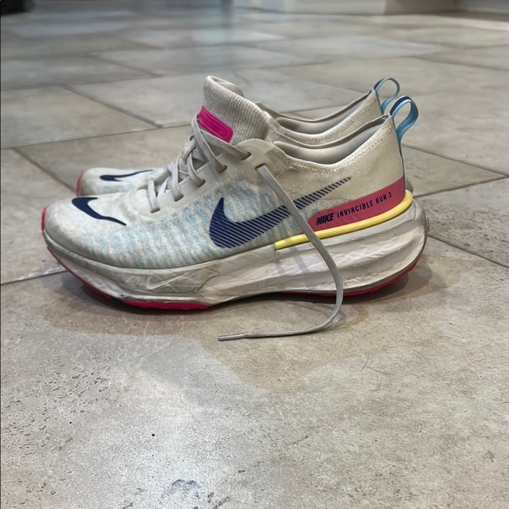 Nike Invincible White and Blue Invincible Run 3 Shoes